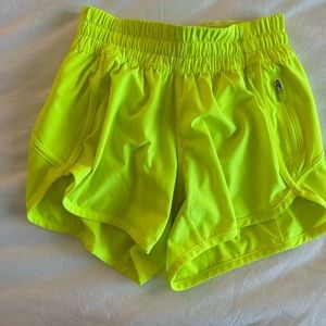 LULULEMON YELLOW SHORTS 4 INCH 💝💝